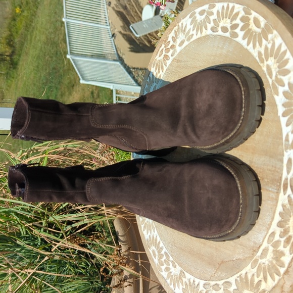 La Canadienne mahogany suede Chelsea boots 6-7 - Picture 2 of 10
